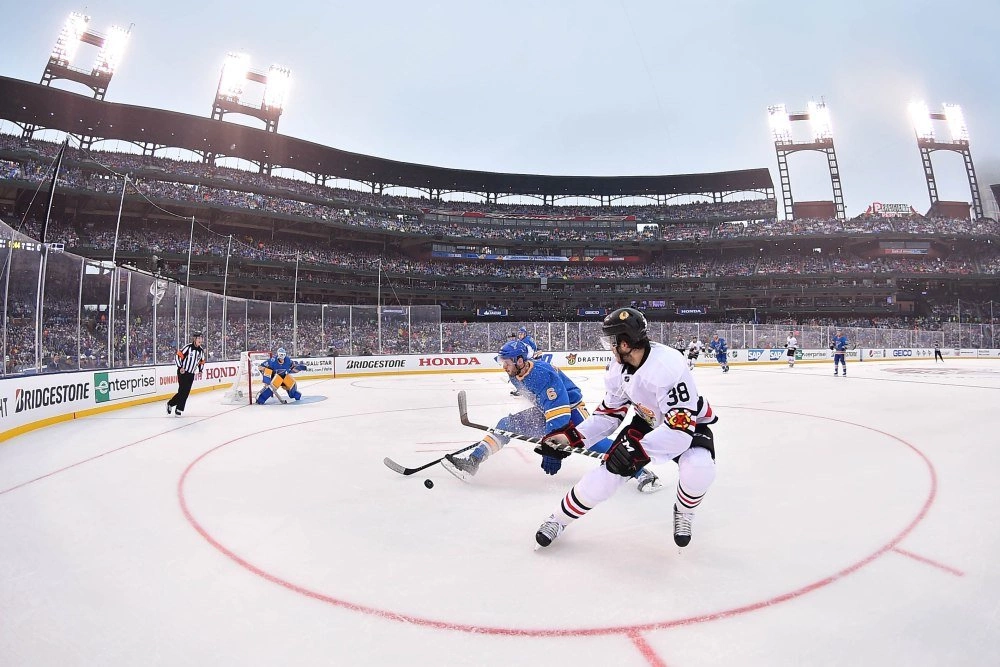 Хоккейный клубы НХЛ хотят проводить матчи на открытом воздухе из-за коронавируса