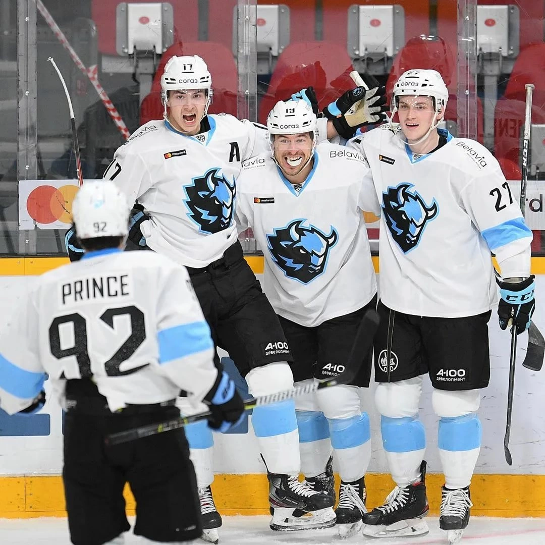 Егор Шарангович улетает играть в НХЛ. Какие хоккеисты еще покинут минское «Динамо»?