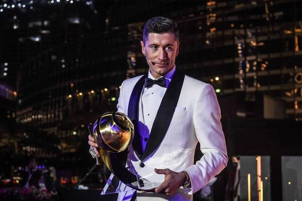 Левандоский признан лучшим футболистом 2020 года по версии Globe Soccer Awards