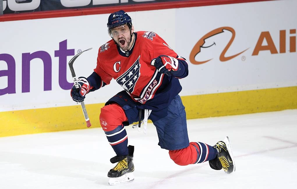 Александр Овечкин забил 718-ю шайбу и набрал 1301-е очко в НХЛ