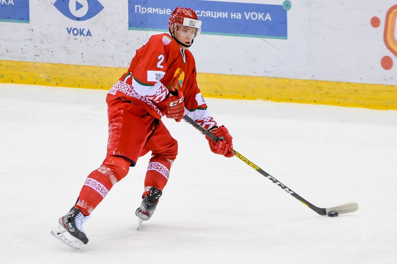 Белорусский хоккеист Илья Соловьев продолжит карьеру в «Калгари Флэймз»