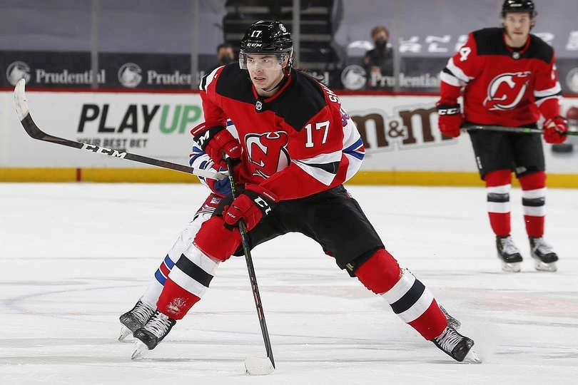 Егор Шарангович набрал первые 20 очков в НХЛ. Быстрее из белорусов добрался до отметки только Сергей Костицын