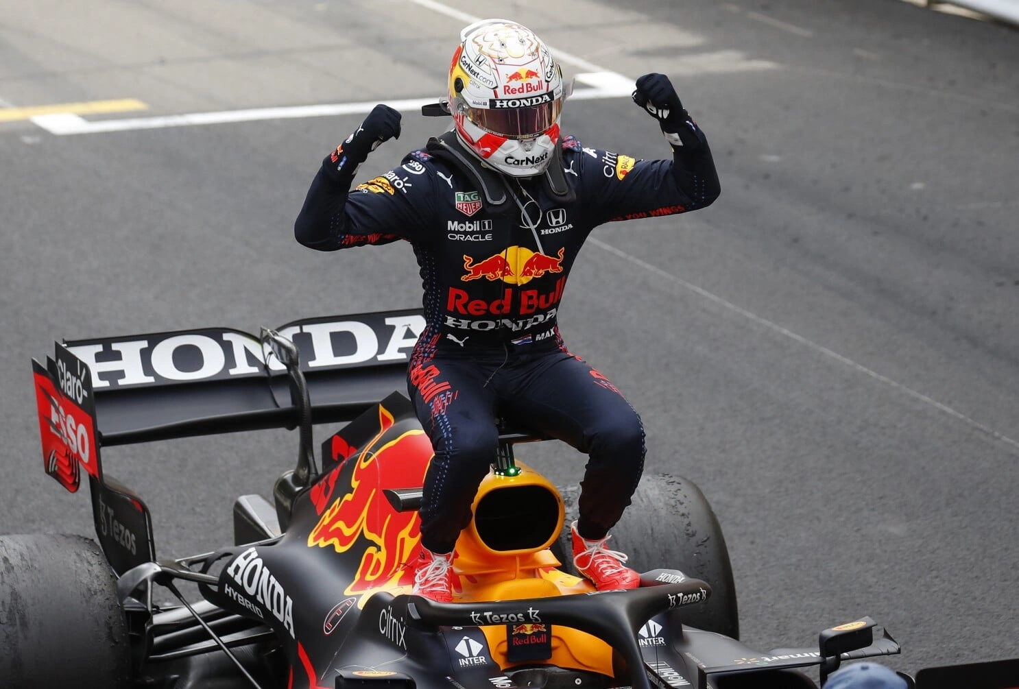 Макс Ферстаппен впервые в карьере стал лидером общего зачета Формулы-1