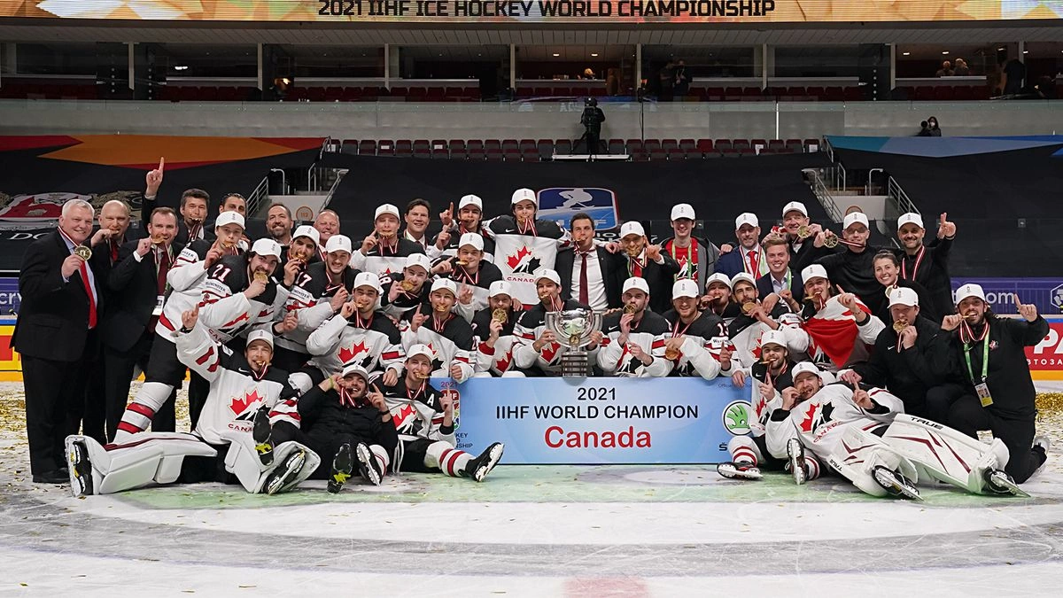 Хоккеисты сборной Канады выиграли чемпионат мира-2021 в Риге