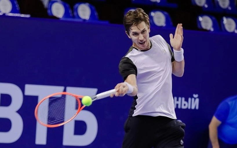 Егор Герасимов пробился в 1/8 финала теннисного турнира в Москве