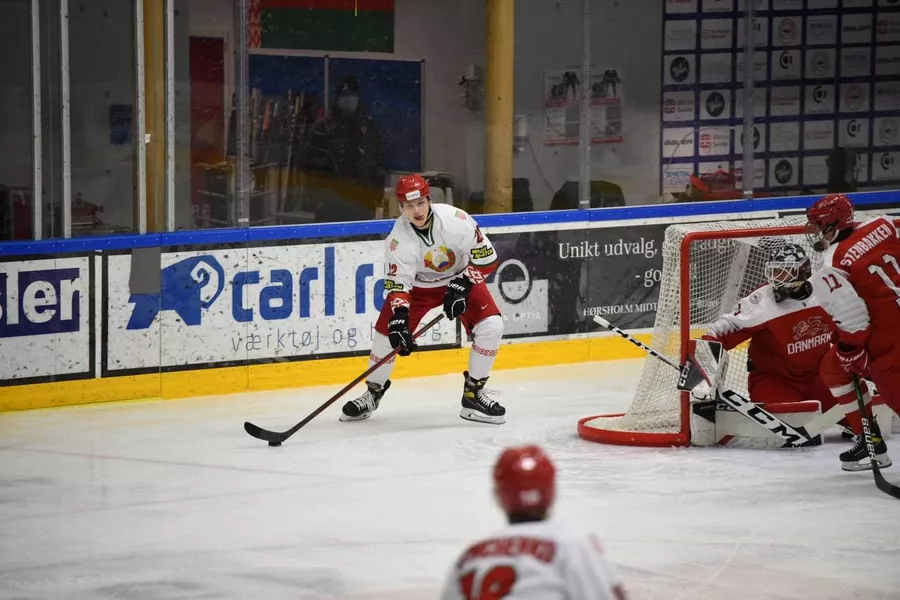 Молодежная сборная Беларуси с уверенной победы стартовала на чемпионате мира по хоккею