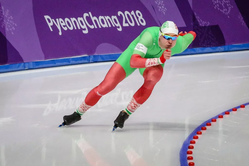 Конькобежец Игнат Головатюк успешно выступил на Кубке мира в Калгари и установил рекорд Беларуси