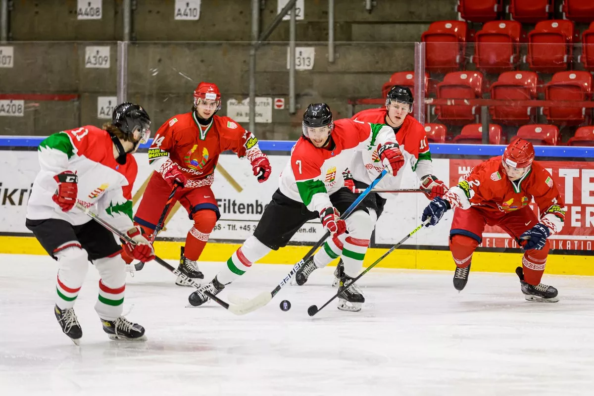 Молодежная сборная Беларуси по хоккею победила во втором матче чемпионата мира