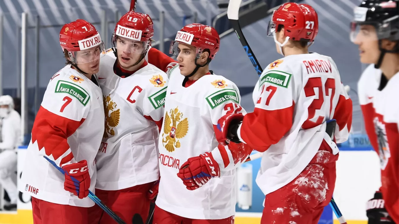 Сборная России на молодежном первенстве по хоккею набрала первые очки