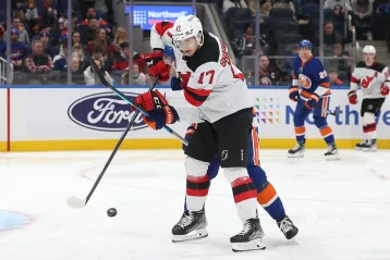 Егор Шарангович забивает в ворота соперников из НХЛ четвертый матч подряд