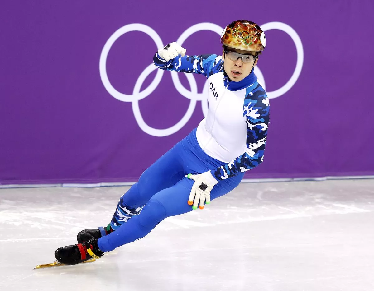 Россиянин Семен Елистратов выиграл бронзу на олимпийском турнире по шорт-треку