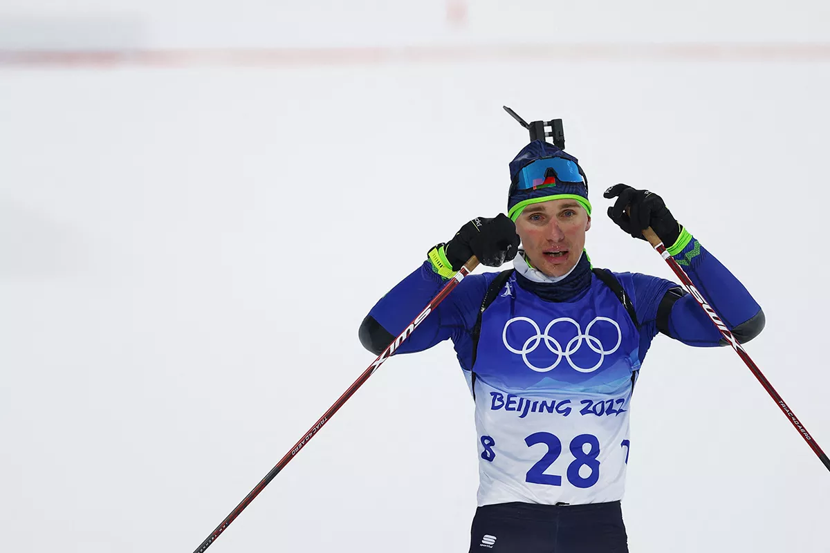 Биатлонист Антон Смольский занял 10-ю позицию в спринте на ОИ-2022 в Пекине