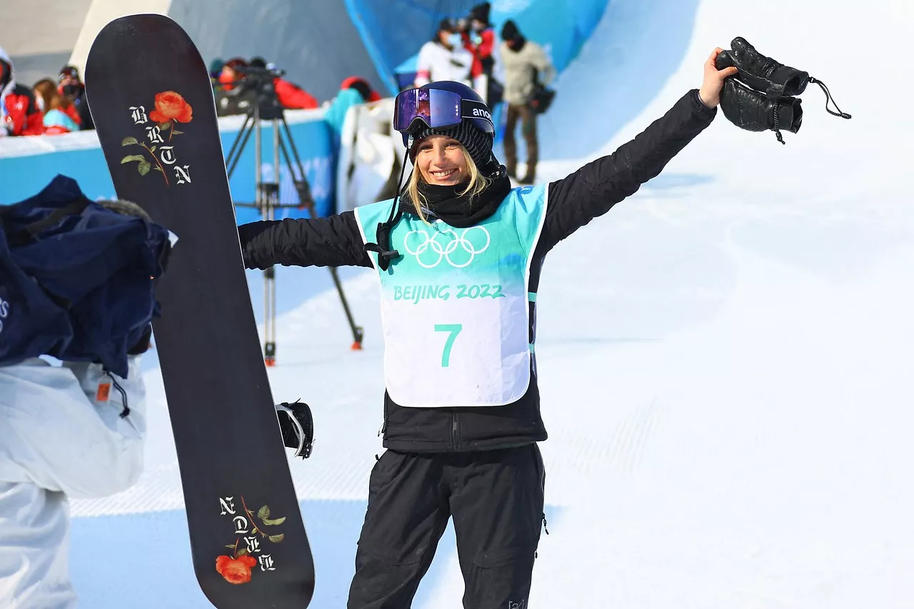 Австрийка Анна Гассер выиграла соревнования в биг-эйре на ОИ-2022 в Пекине