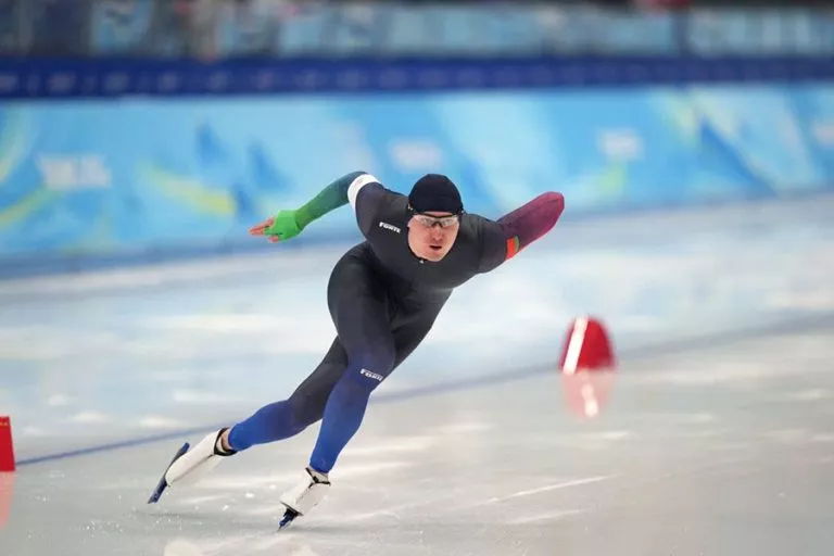 Белорусский конькобежец Игнат Головатюк занял шестое место на дистанции 1000 метров на ОИ-2022