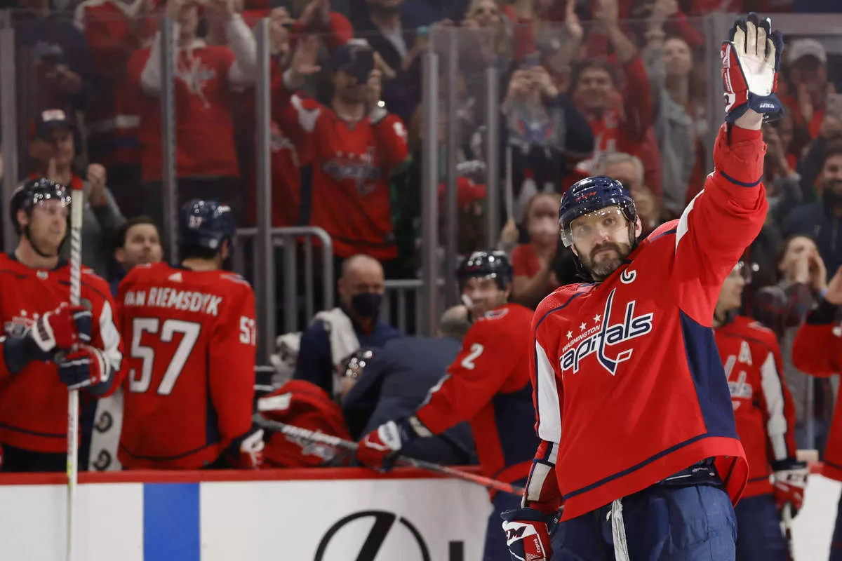 Александр Овечкин занял третье место в рейтинге по голам в истории НХЛ