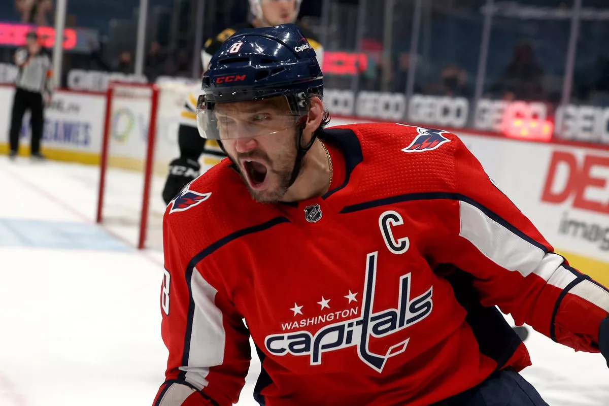 Александр Овечкин повторил результат Бретта Халла по проведённым матчам в НХЛ