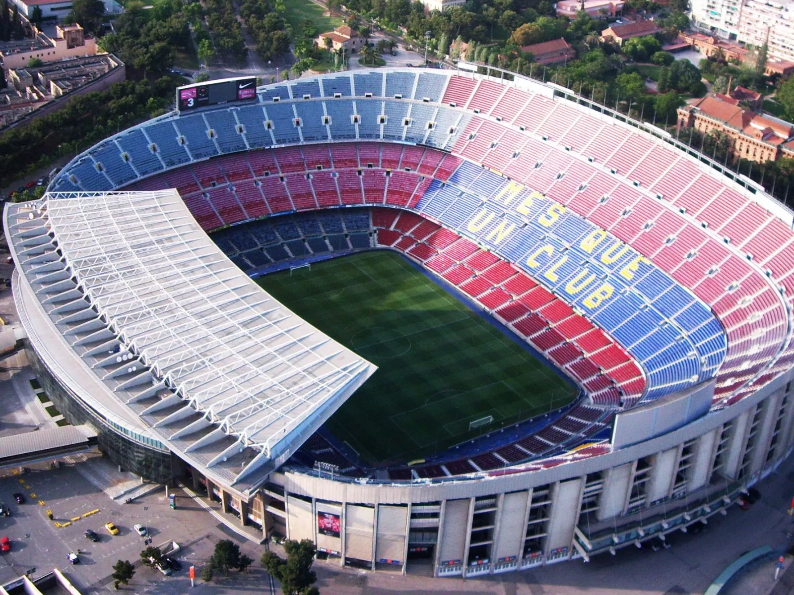 «Барселона» получила более 200 миллионов евро за продажу части телевизионных прав