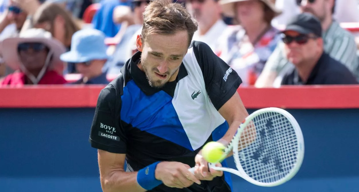 Россиянин Даниил Медведев вышел в третий круг теннисного турнира серии «Мастерс» в Цинциннати