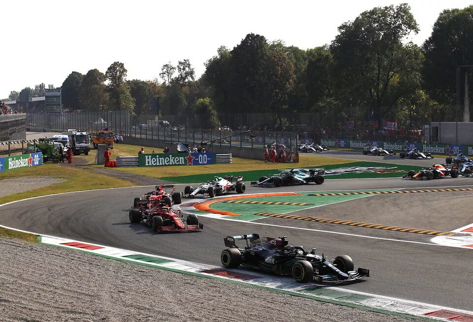 Хэмилтон и Боттас потеряют позиции на старте Гран-при Италии
