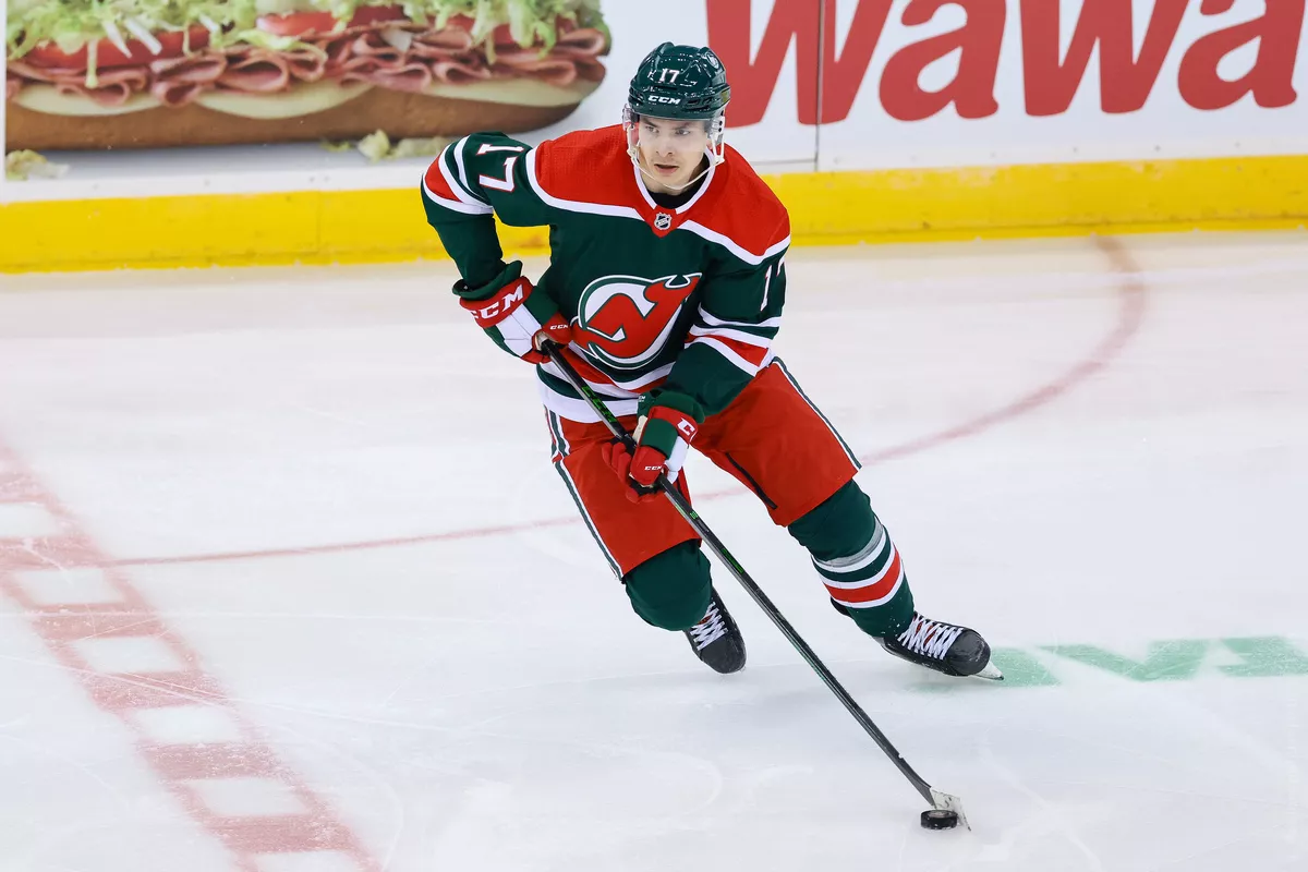 Егор Шарангович отметился результативным баллом в новом сезоне НХЛ