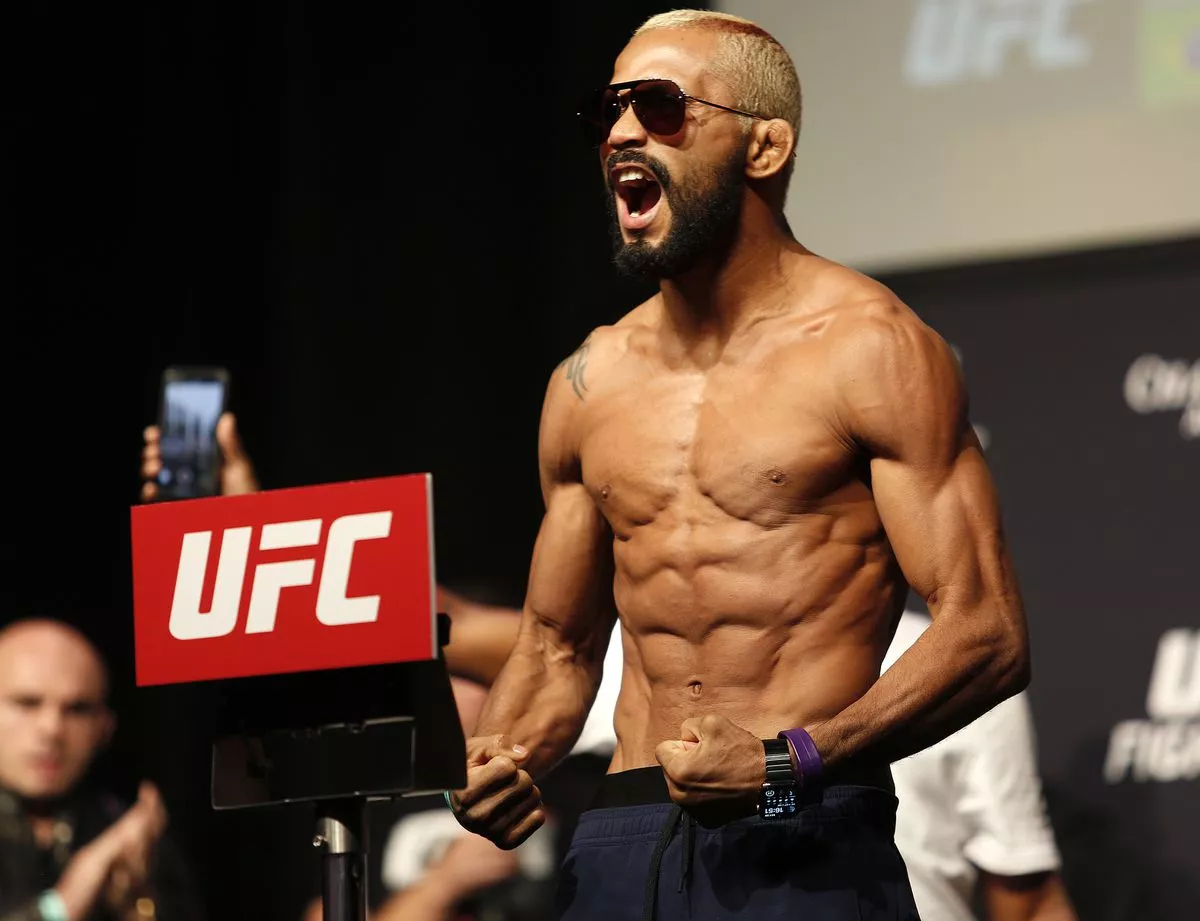 Чемпион наилегчайшего веса UFC Фигейреду будет выступать в легчайшем дивизионе