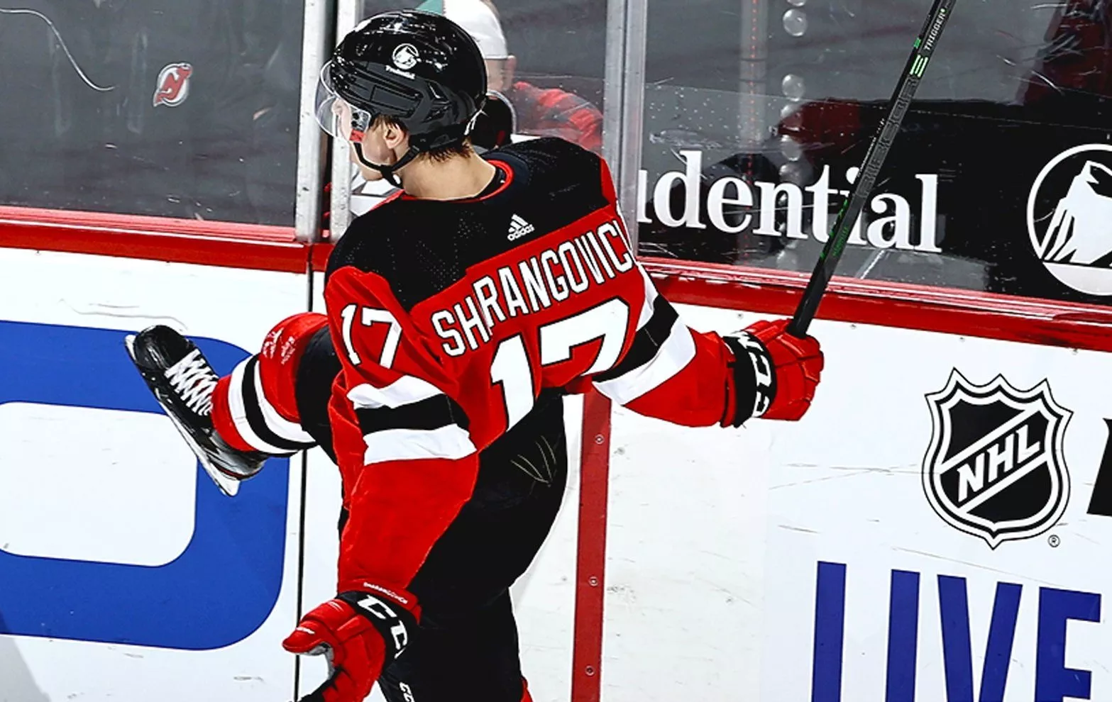 Егор Шарангович набрал 100 результативных баллов за карьеру в НХЛ