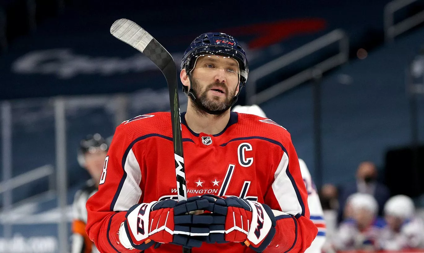 Александр Овечкин сократил отставание от Гретцки в рейтинге лучших снайперов НХЛ